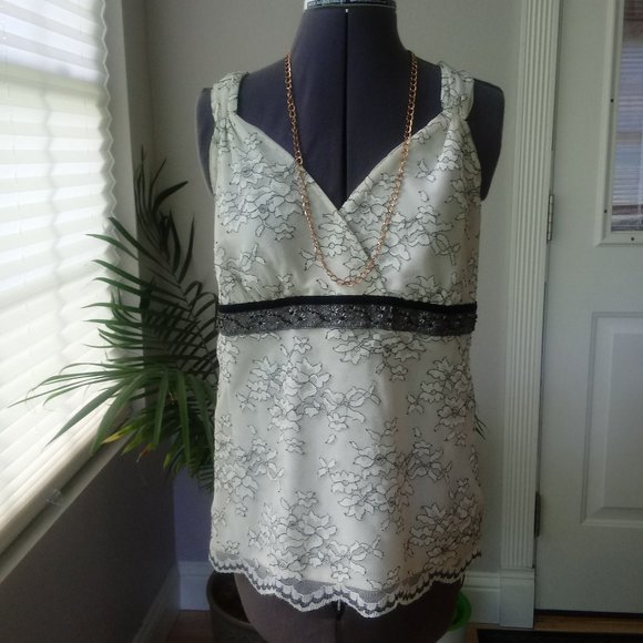 NY&Co Embroidered and Beaded Lace Tank - Picture 3 of 8